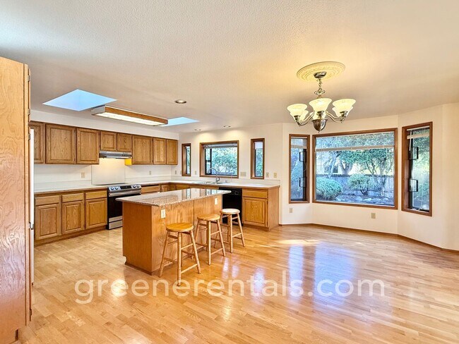 Building Photo - Cozy Meets Convenient in This Lacey Charme...