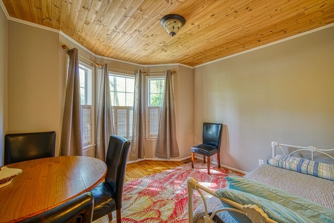 Building Photo - Adorable 2 BR, 2 BA Home - Greater North Main Area, Greenville