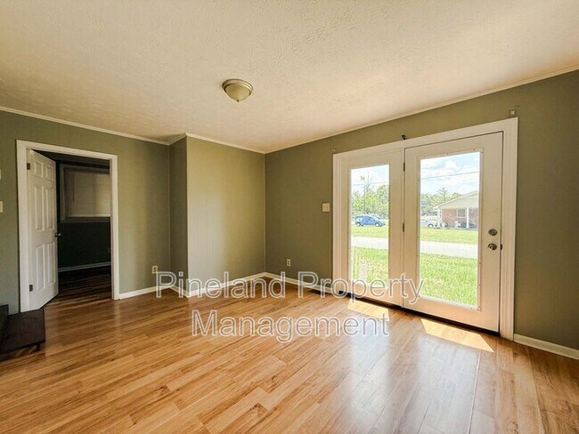 Building Photo - 6151 Wynnwood Dr