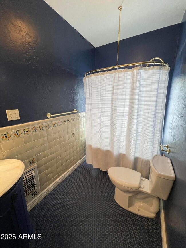 Building Photo - 2021 N Alvarado Rd