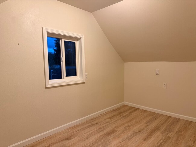 Building Photo - Downtown CDA with Shop!