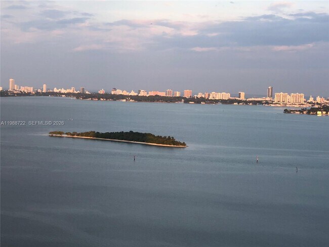 Building Photo - 2020 N Bayshore Dr