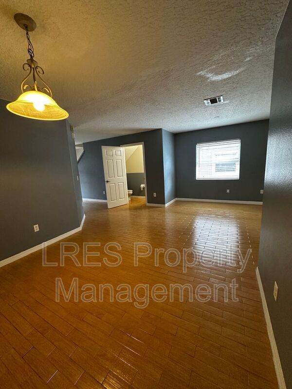 Building Photo - 2825 Cliffe Ct
