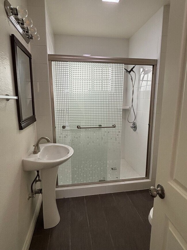 Building Photo - 1710-1712 Obispo Ave