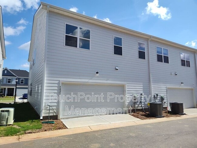 Building Photo - 5821 Wentwood Ct