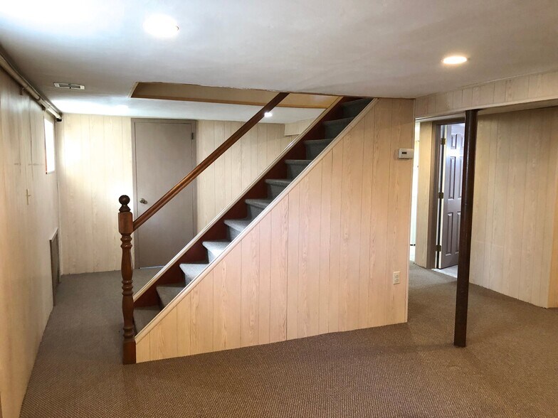 Building Photo - 9 Graywood Rd