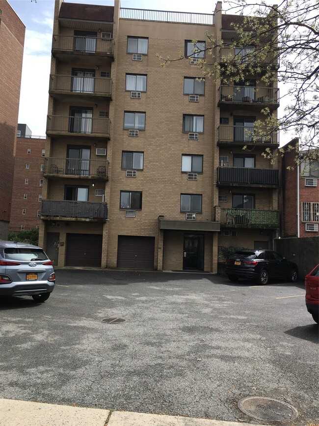 Building Photo - 135-8 82nd Ave