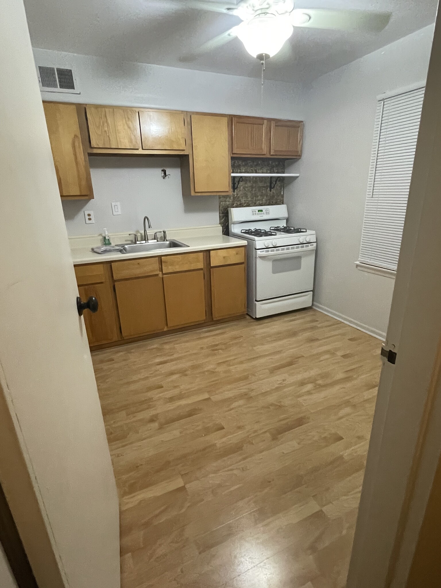 Building Photo - 3857 S 48th St