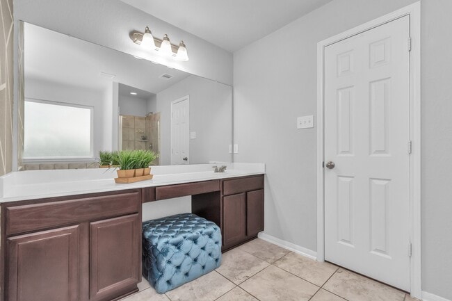 Building Photo - 2411 Zephyr Ln