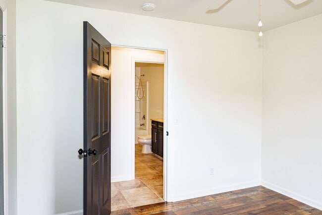 Building Photo - 3BR Home in Shell Point – Sunroom | Garage | Prime Location