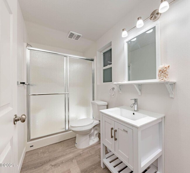 Building Photo - 1051/A/