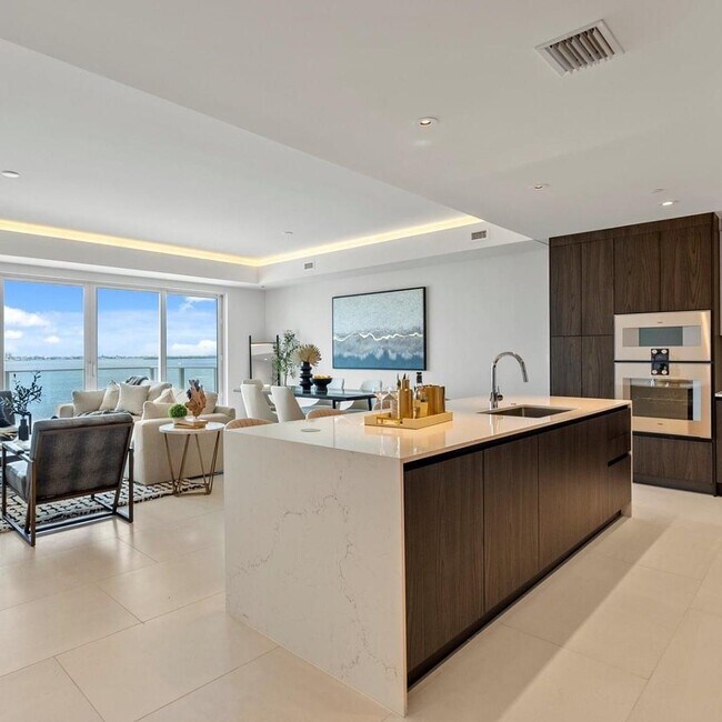 Building Photo - 1020 Sunset Point Rd