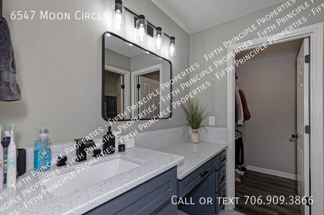 Building Photo - 6547 Moon Cir