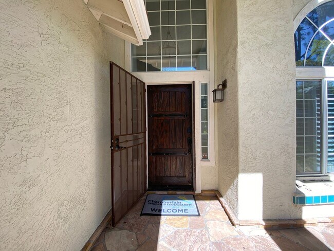 Building Photo - Stunning 4 bedroom Home with a Pool locate...