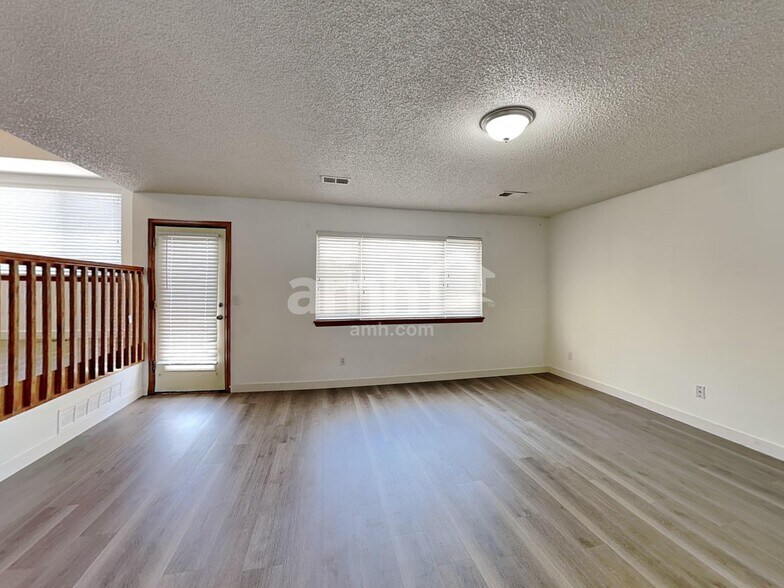 Building Photo - 4077 Ensenada St