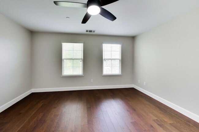 Building Photo - 485 Chagall St