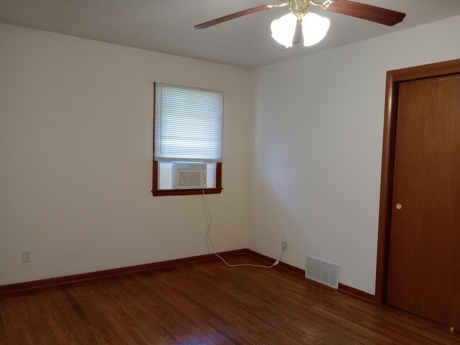 Building Photo - 609 Pennant St