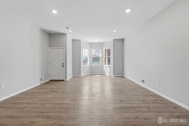 Building Photo - 327 S Orange Ave