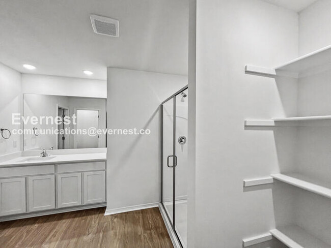 Building Photo - 1515 Ridgefield Cir