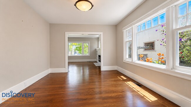 Building Photo - Stylish and Sophisticated Bungalow off Piedmont Avenue