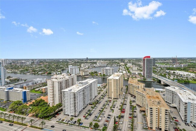 Building Photo - 1830 S Ocean Dr