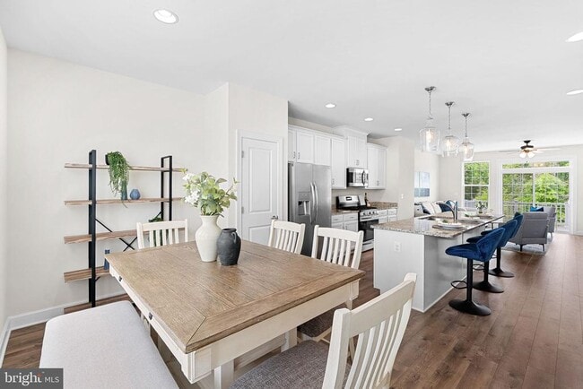 Building Photo - 15292 Westham Ct