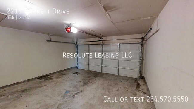 Building Photo - 2215 Garrett Dr