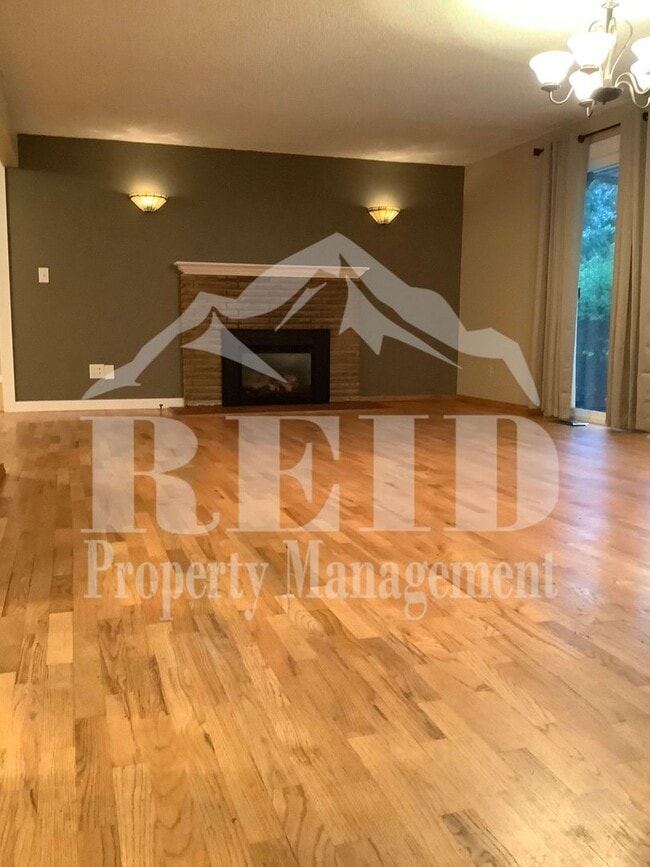 Building Photo - Central Kitsap Rambler 3 Bed 1.5 Bath 2 car garage