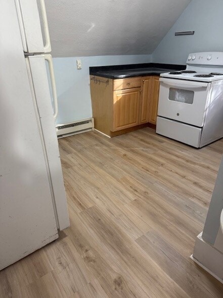 Building Photo - 256 Lowell Ave