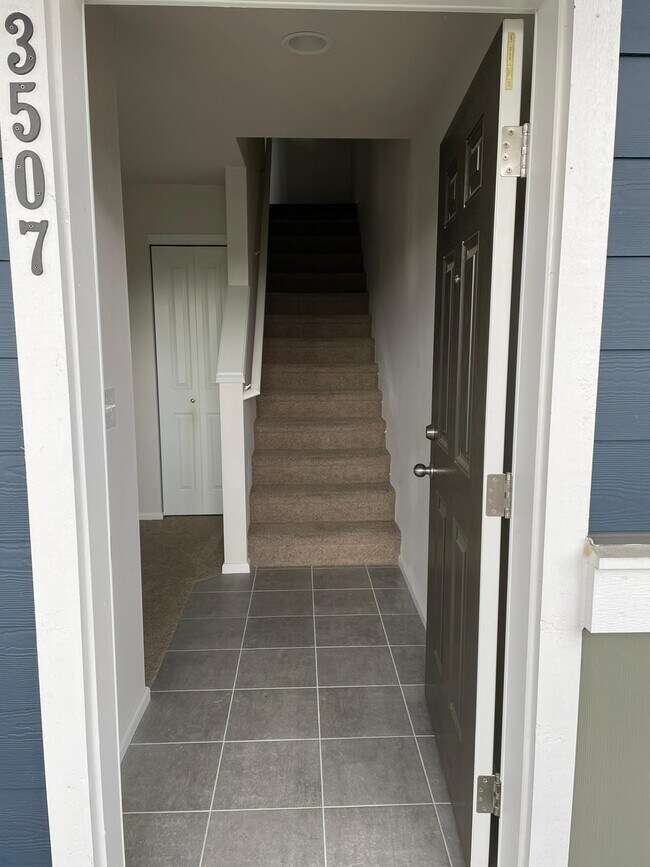 Building Photo - 3507 30th Dr