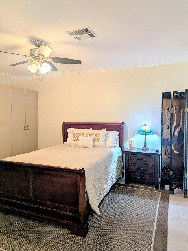 Building Photo - 708 Rambling Dr Cir