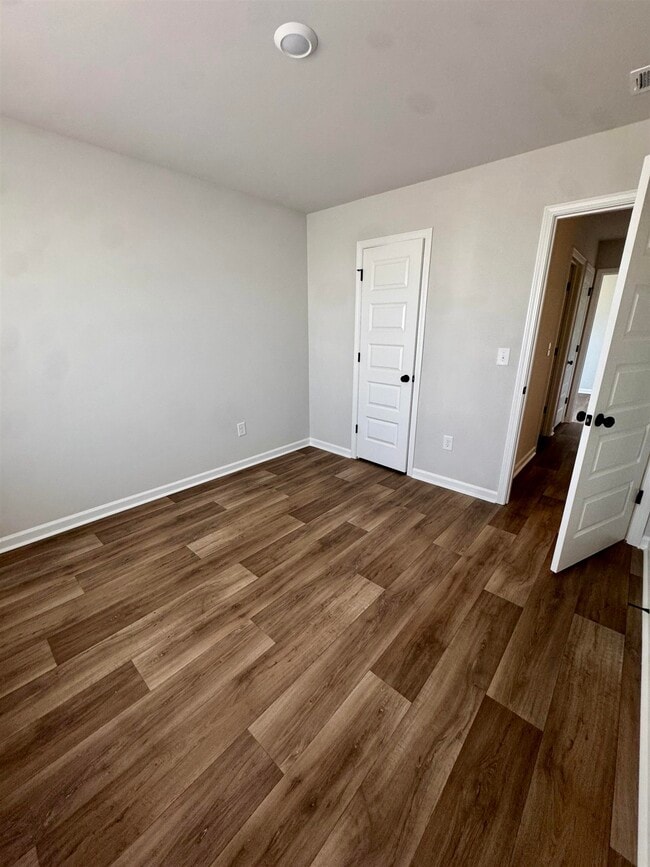 Building Photo - 1735 King Oaks Lp