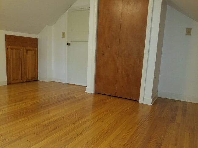 Building Photo - 68 Blatchley Ave