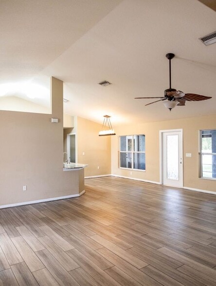 Building Photo - 4213 Garden Blvd