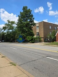 Building Photo - 5425 Fifth Ave