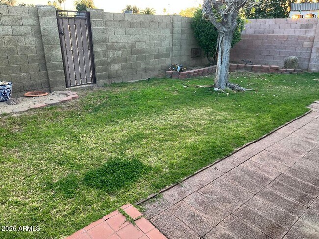 Building Photo - 3301 W Belmont Ave