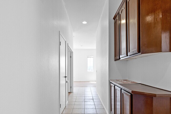 Building Photo - 13897 Mountain Top Dr