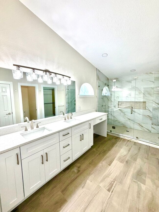 Building Photo - Beautiful Remodeled/Renovated 3/2/2 with Large Screen Porch - near Tuskawilla Rd