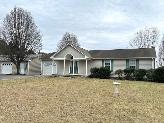 Primary Photo - Beautiful Contemporary Ranch