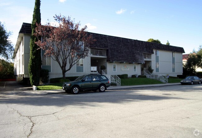 Building Photo - Greentree Apartments