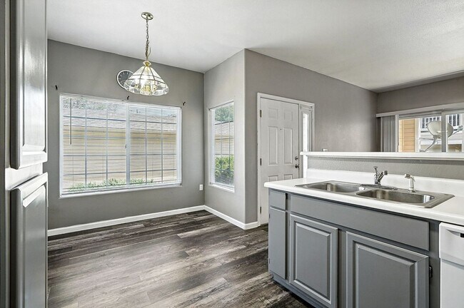 Building Photo - Immaculate Updated 2-Bedroom, 2-Bath Ground-Level Condo in Broomfield  - Miramonte Ranch