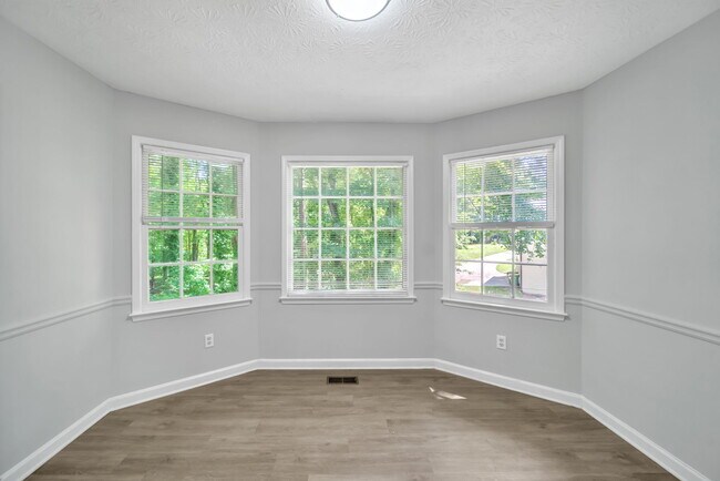 Building Photo - 608 Wood Ridge Dr