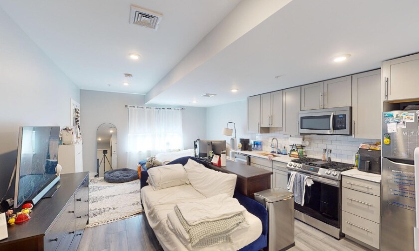 Primary Photo - 40 B St