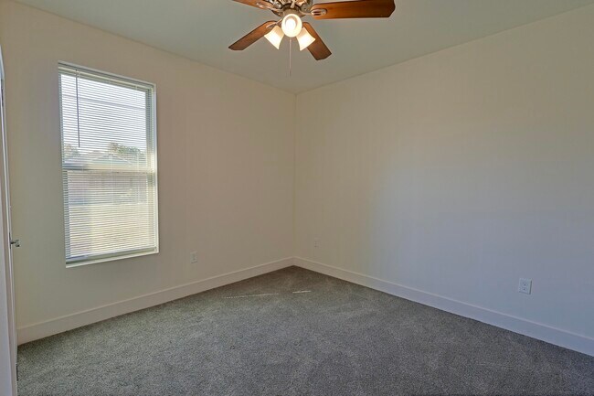 Building Photo - 7580 E Bay Blvd