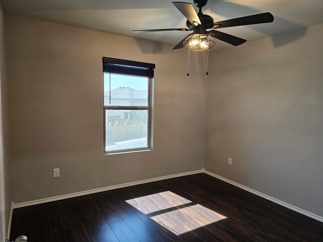 Building Photo - 216 Welland Dr