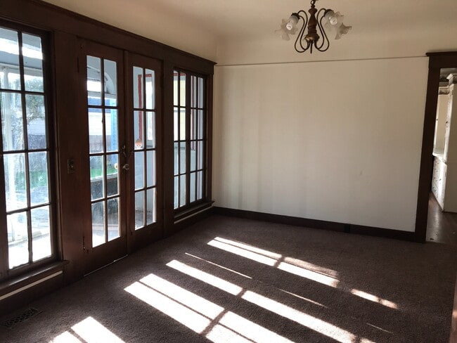 Building Photo - Eureka Henderson Center Home : Tier 2