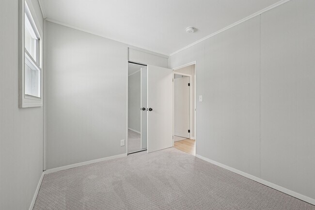 Building Photo - 26 Normandy Dr E