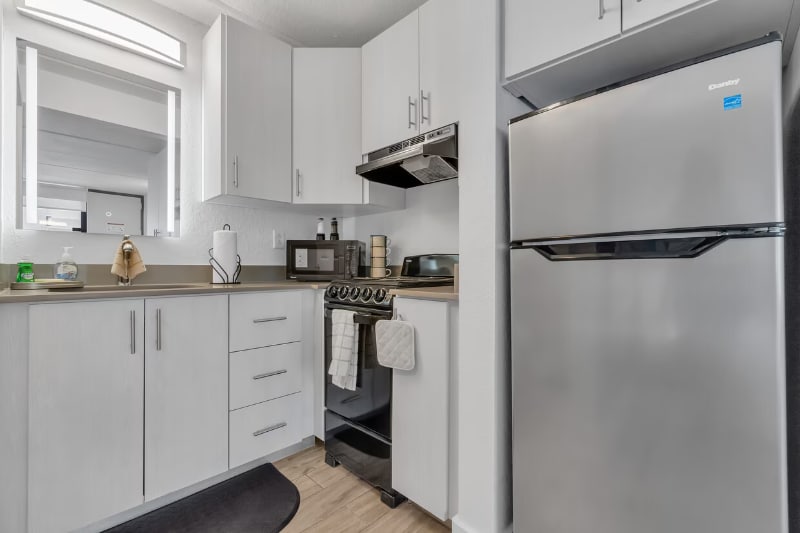 Building Photo - 5565 W Irlo Bronson Memorial Hwy