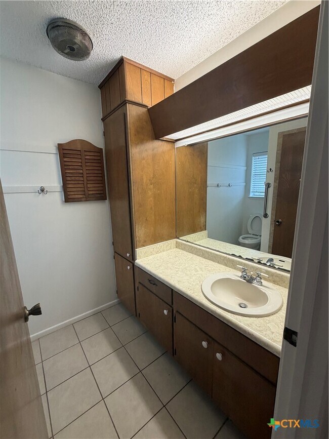 Building Photo - 1727 Redwood St