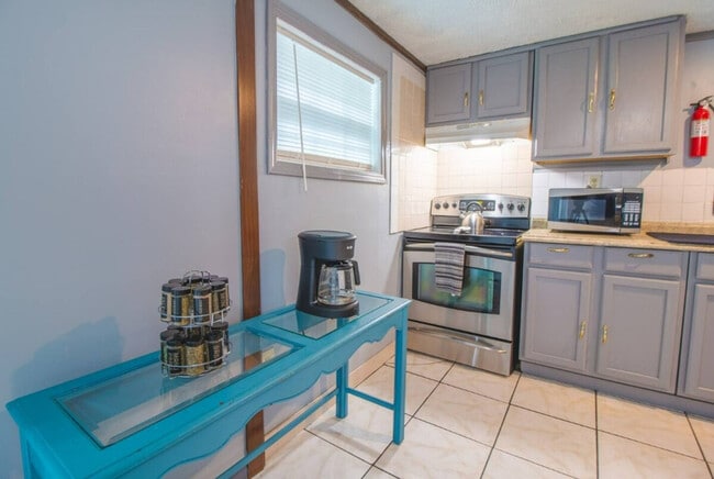 Building Photo - 1735 Grayson Dr